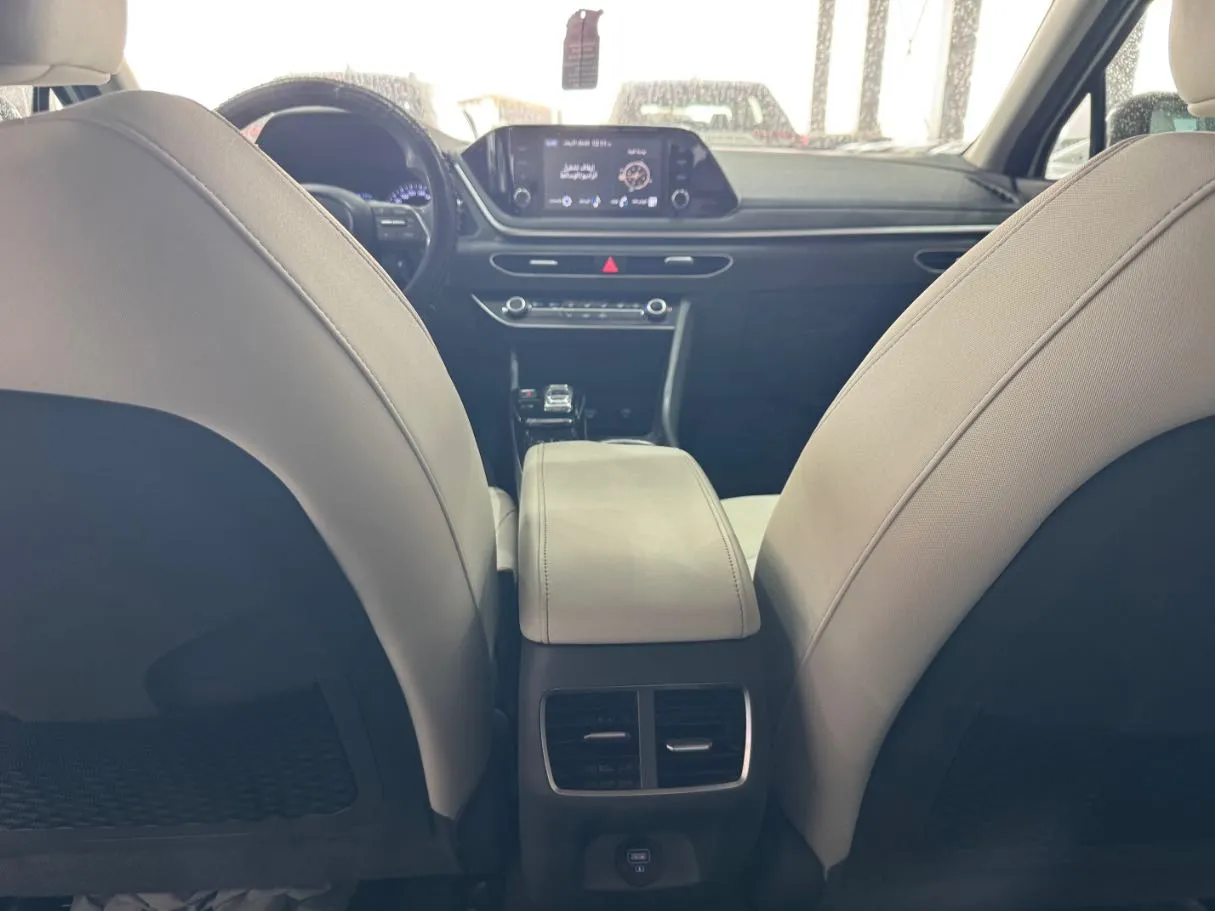 Car image 20