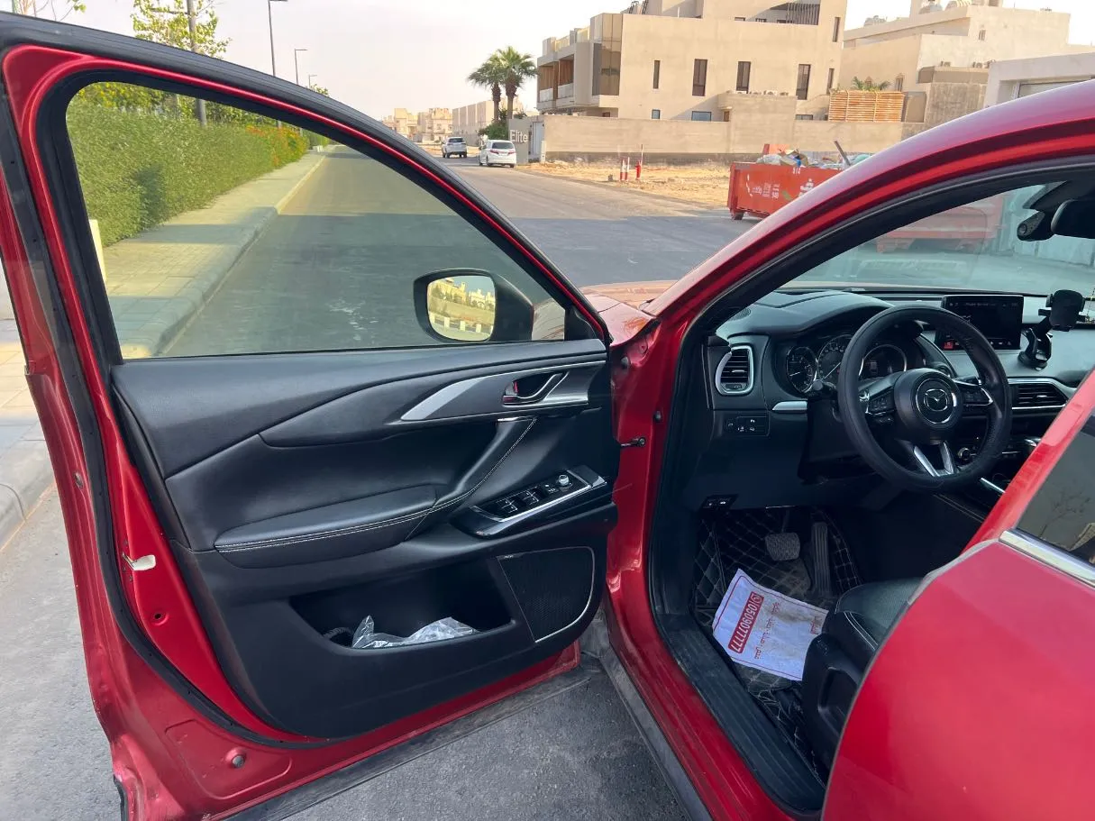 Car image 10