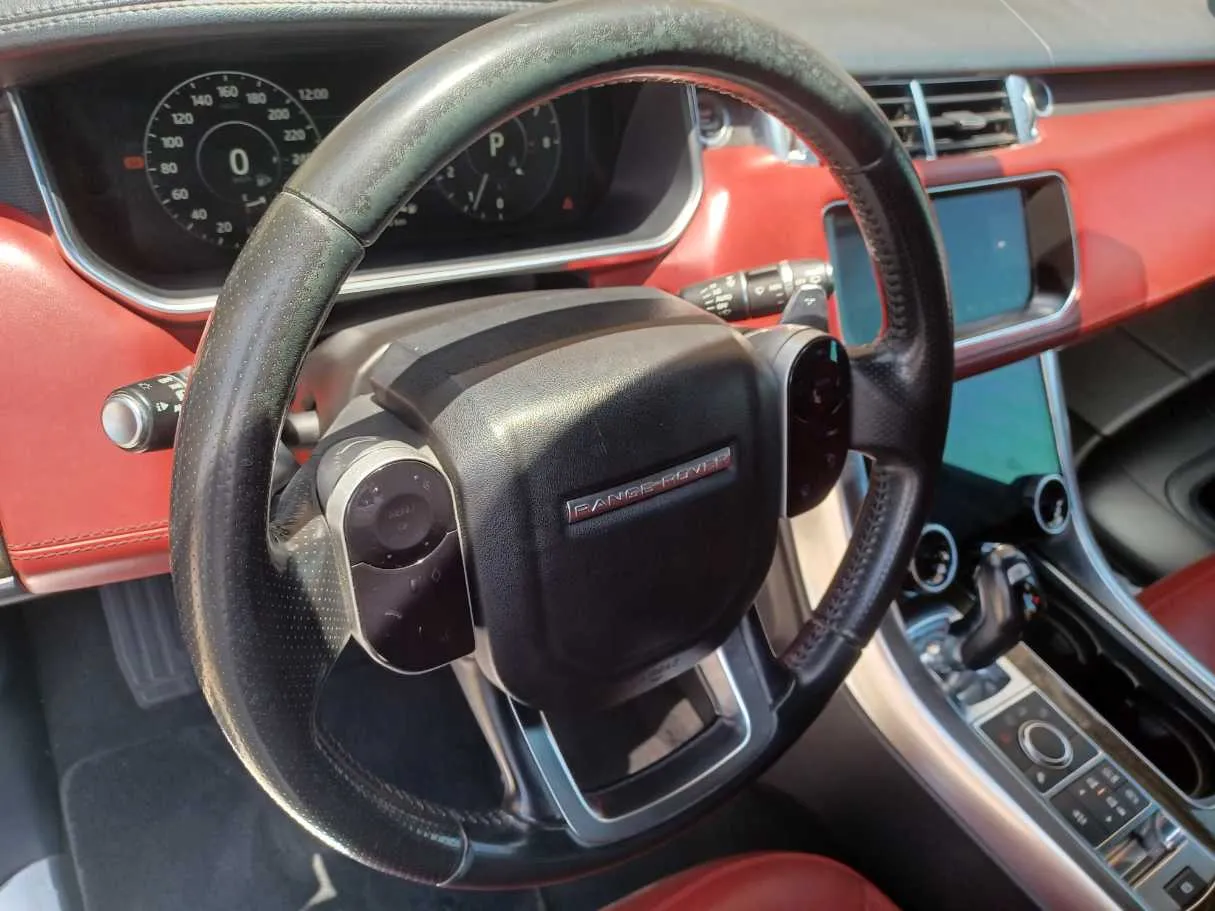 Car image 18