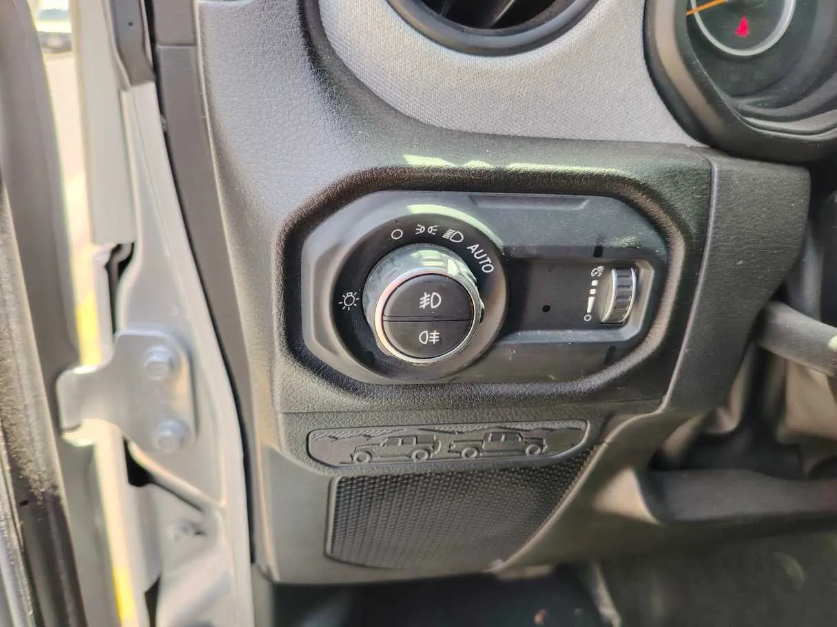 Car image 35