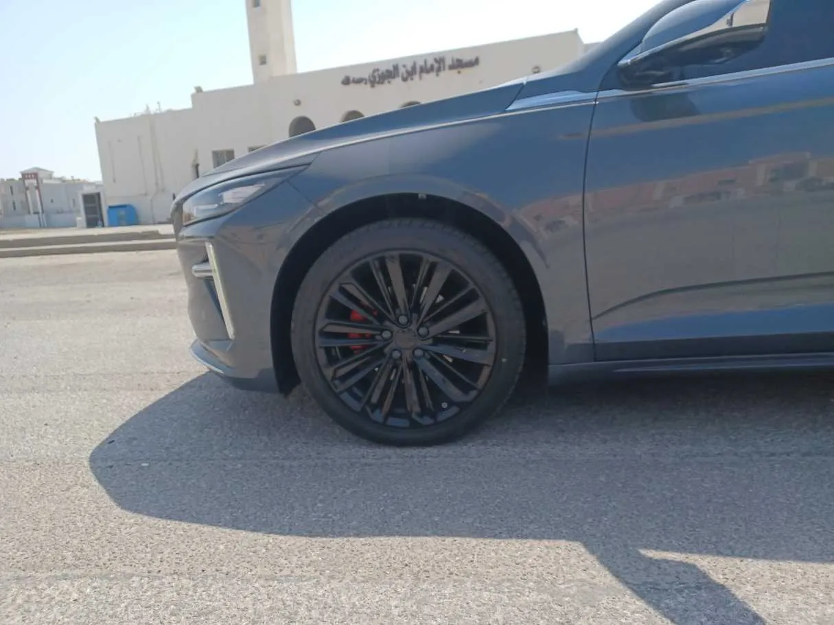 Car image 9