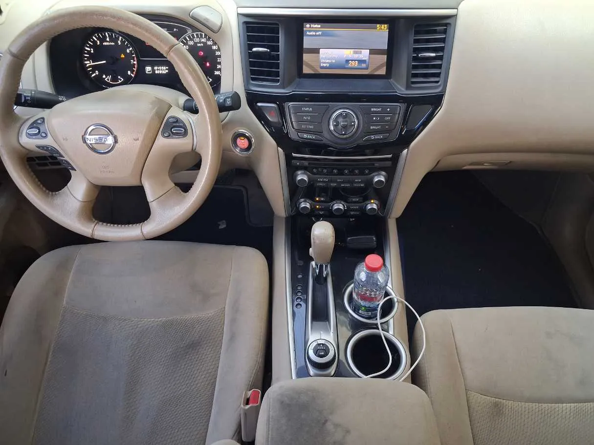 Car image 12