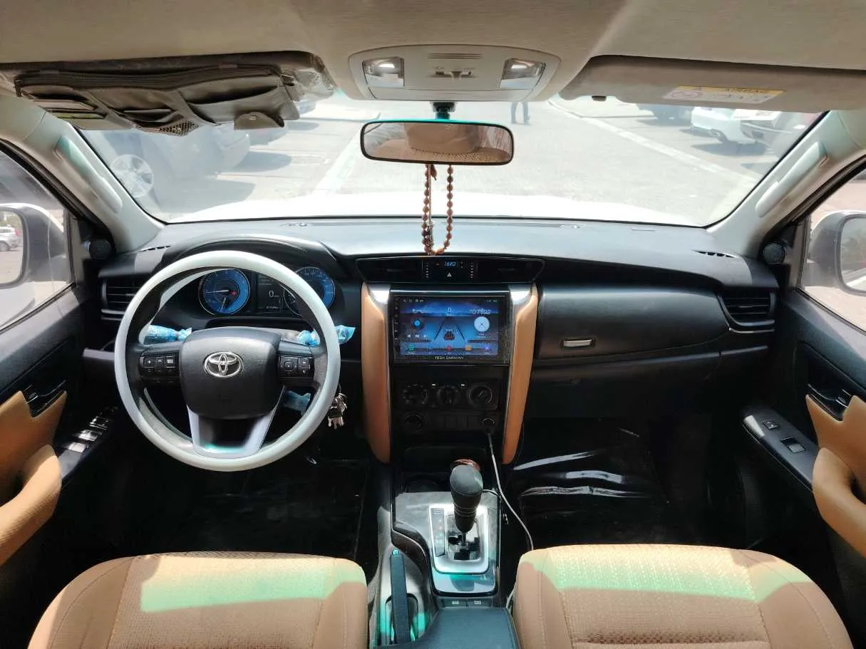 Car image 18