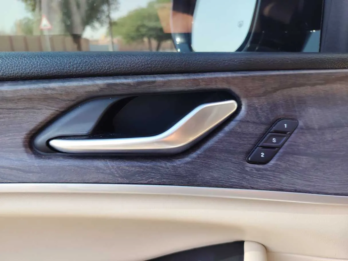 Car image 26