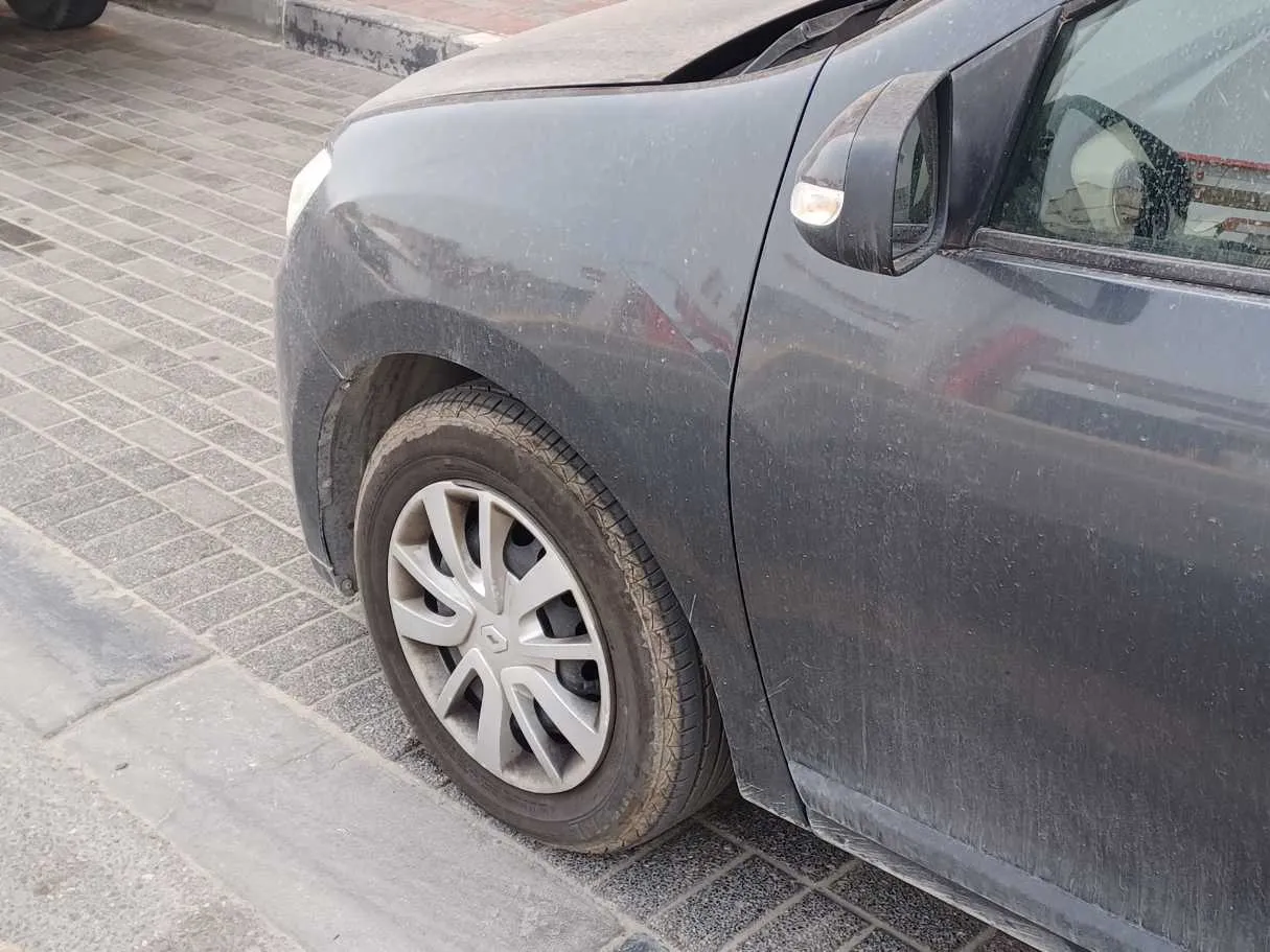 Car image 8