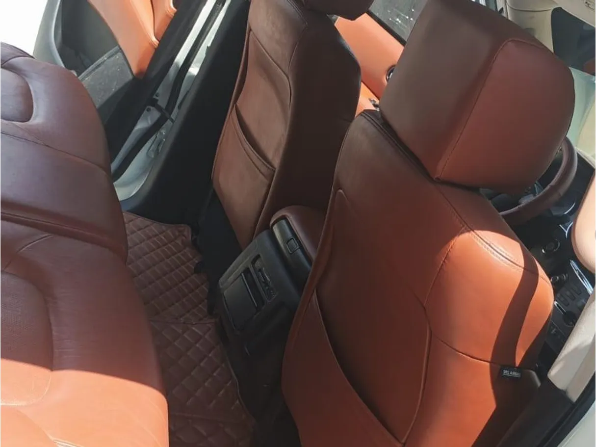 Car image 13