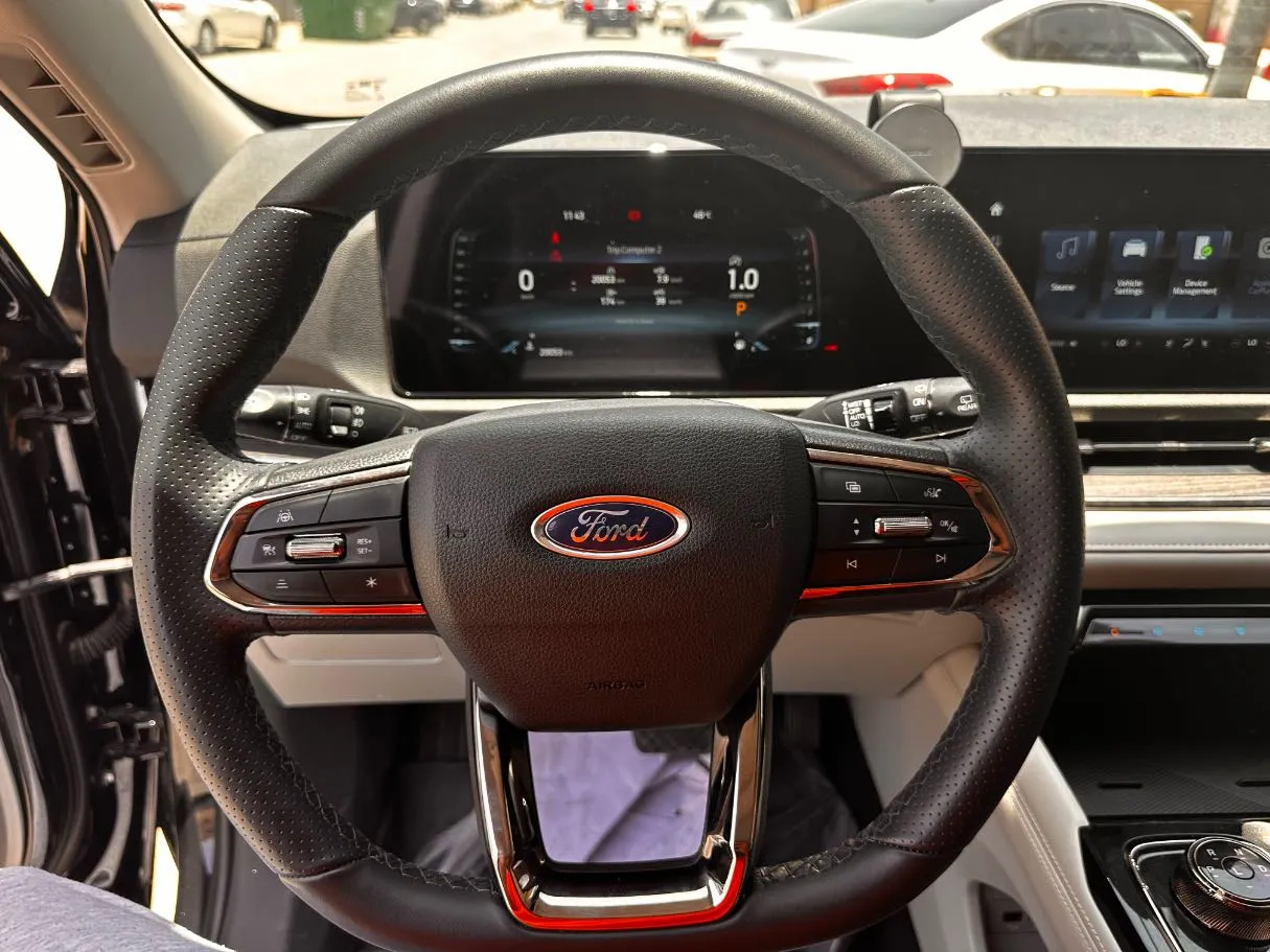 Car image 19