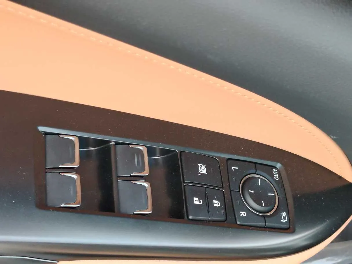 Car image 29