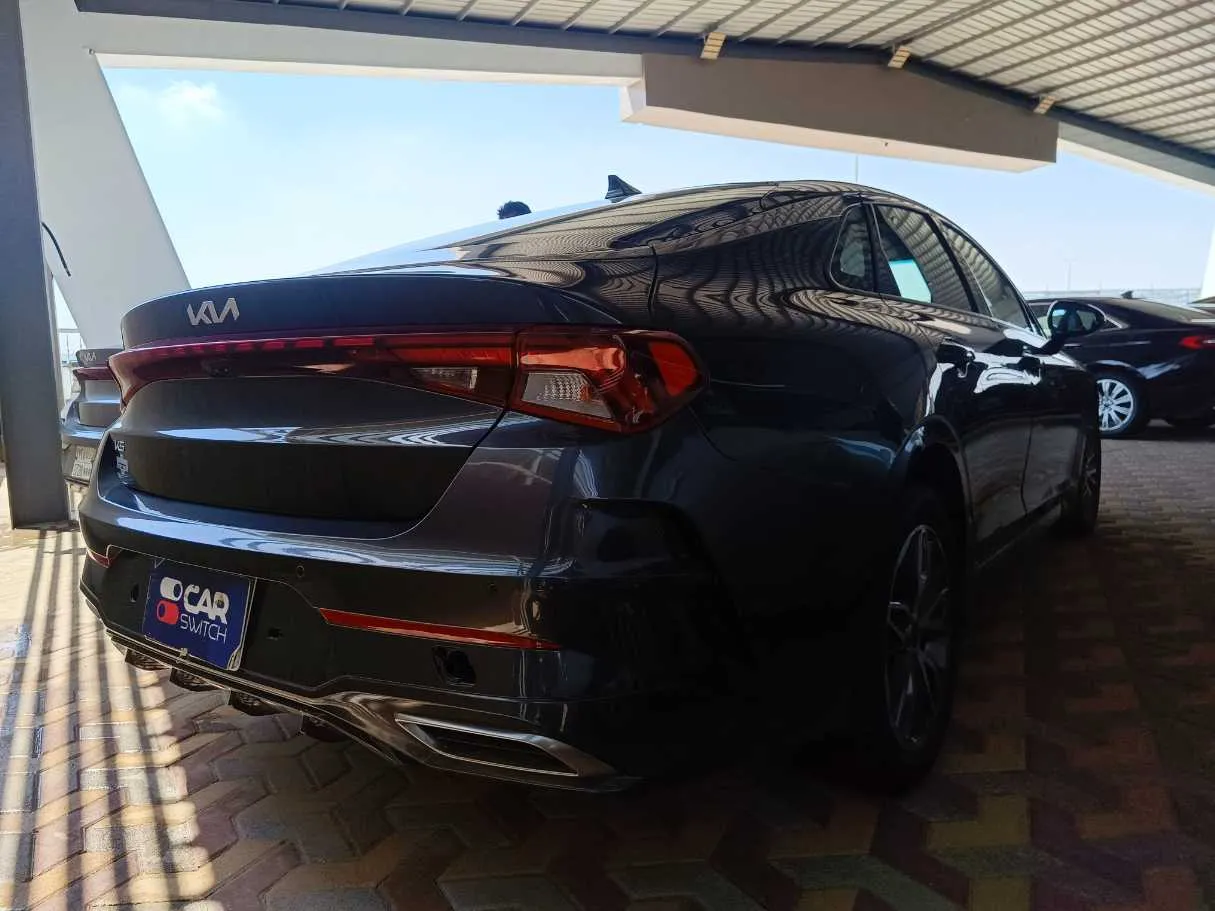 Car image 4