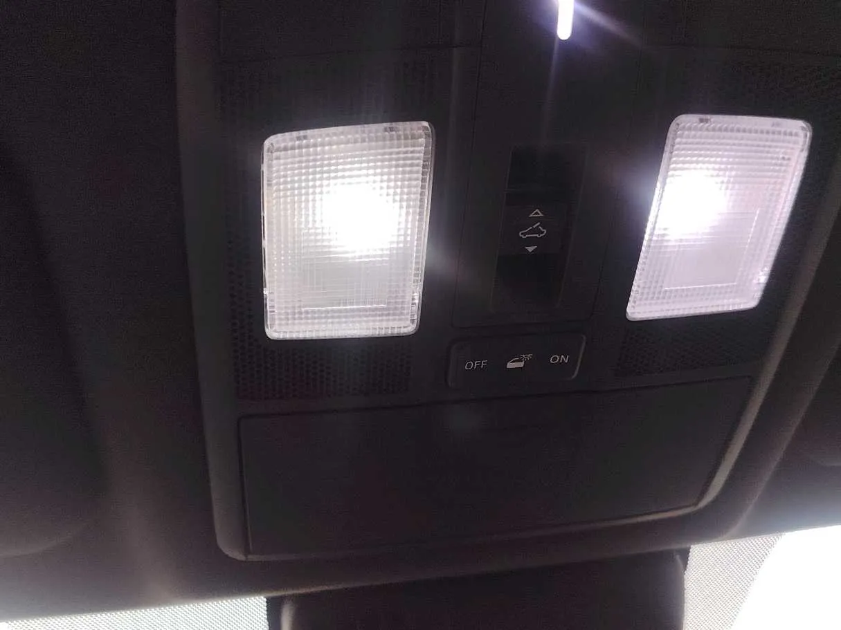 Car image 21