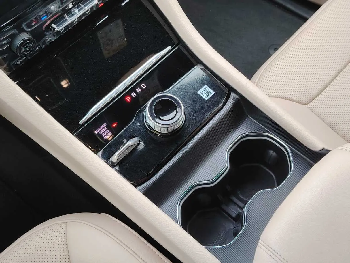 Car image 23