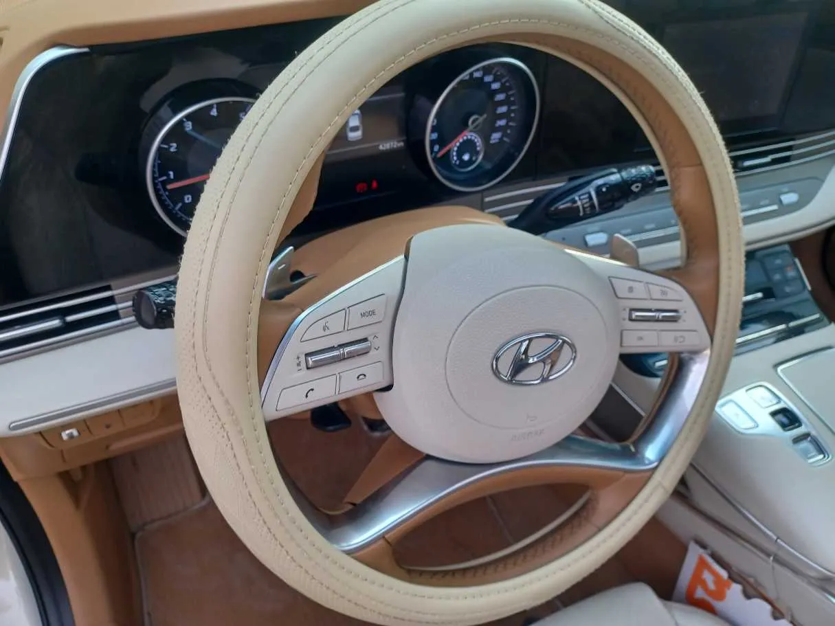 Car image 20