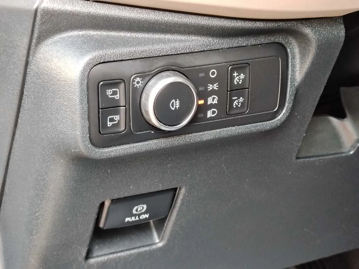 Car image 35