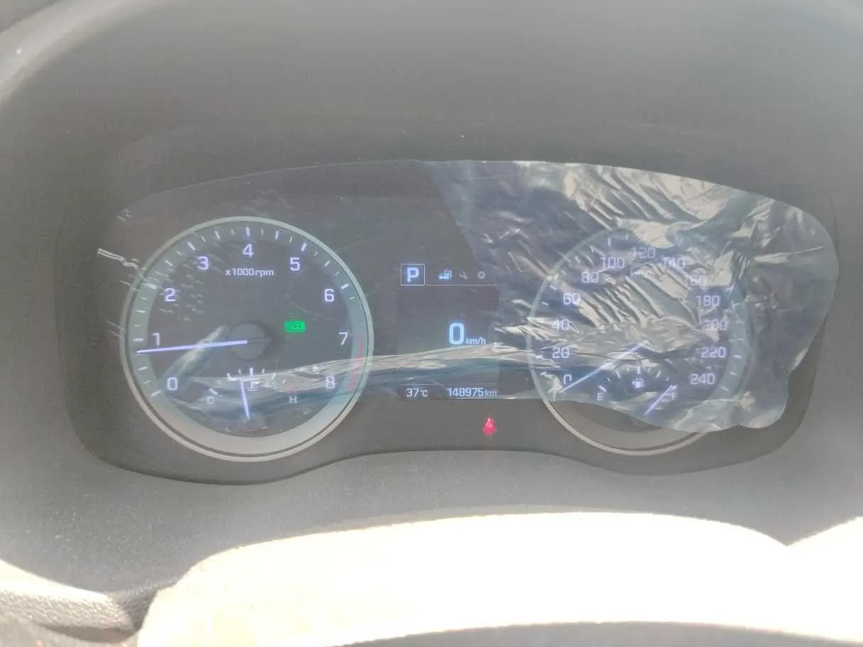 Car image 26