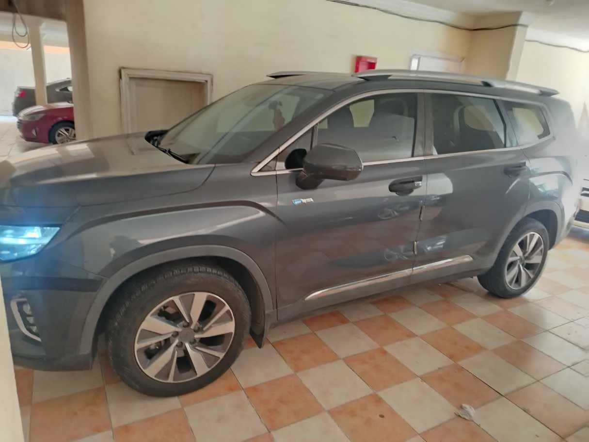 Car image 9