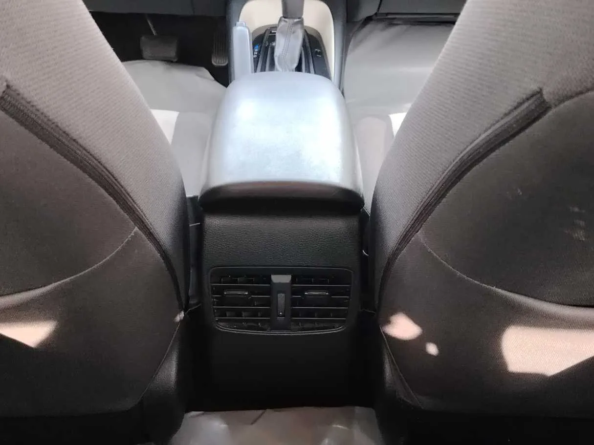 Car image 28