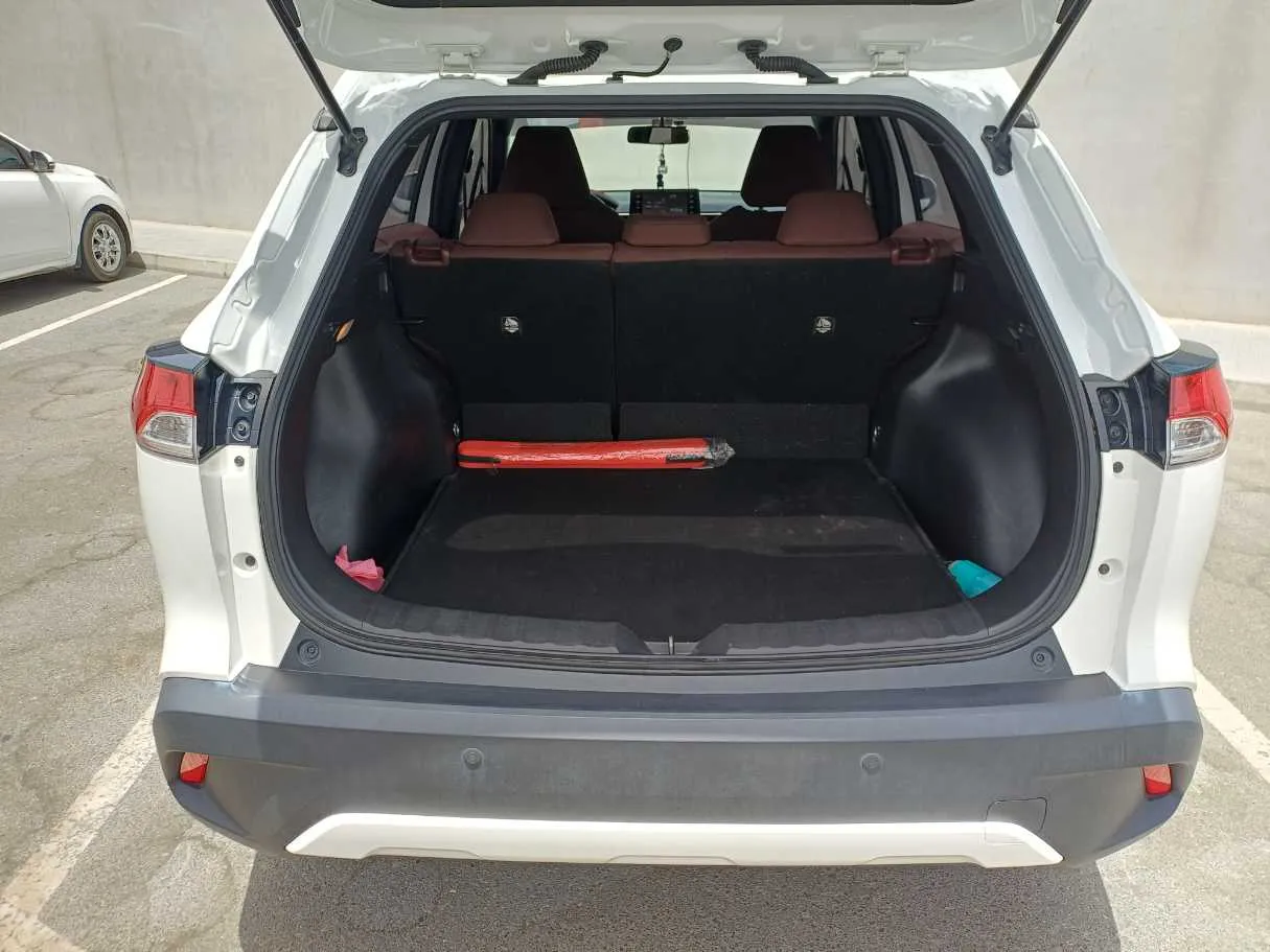 Car image 20