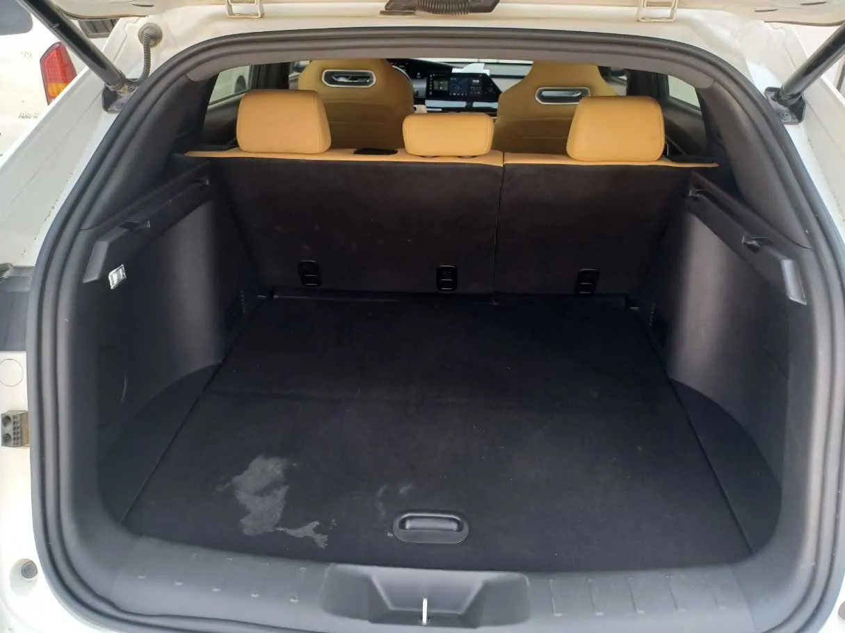 Car image 20