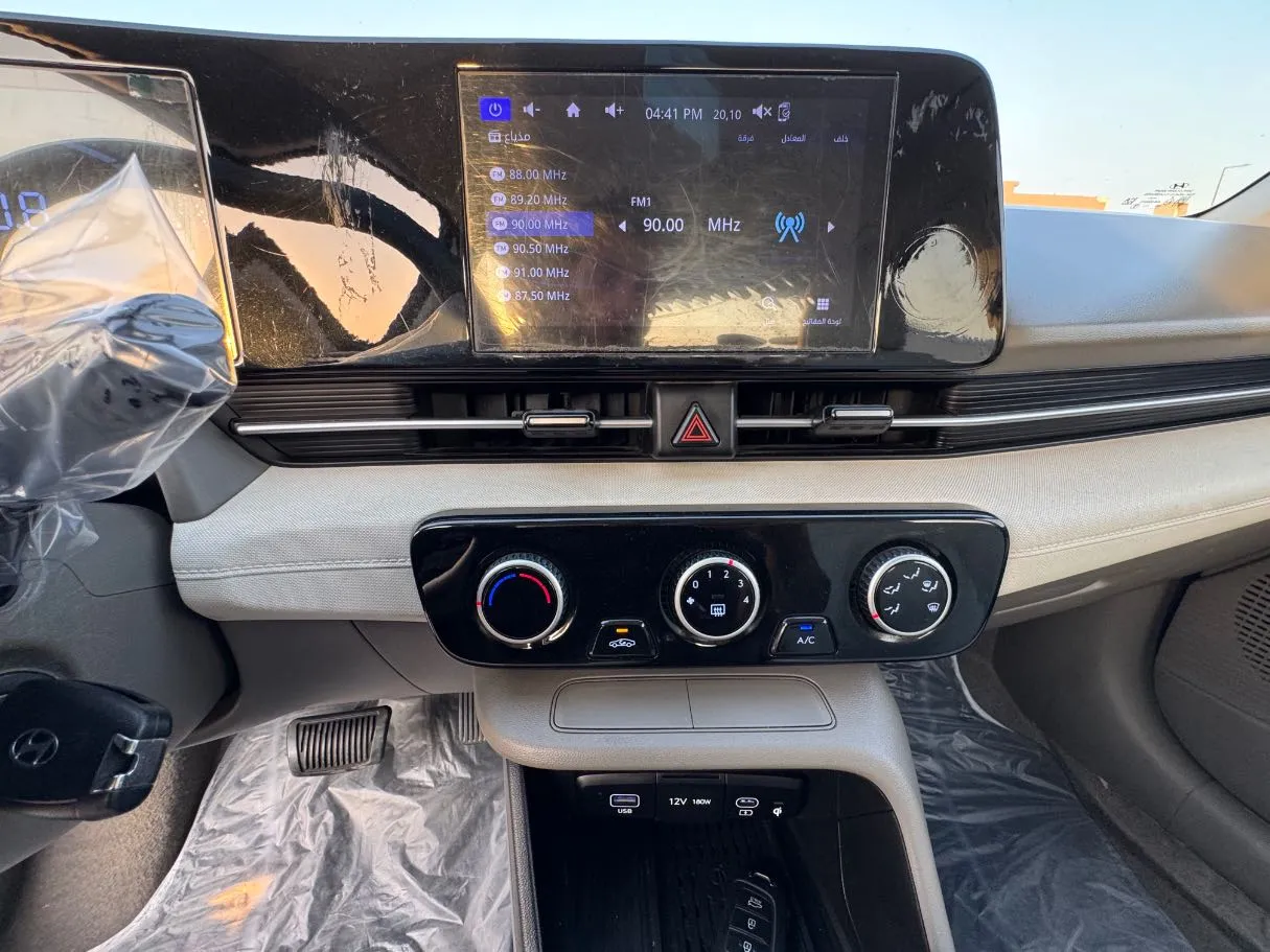Car image 17