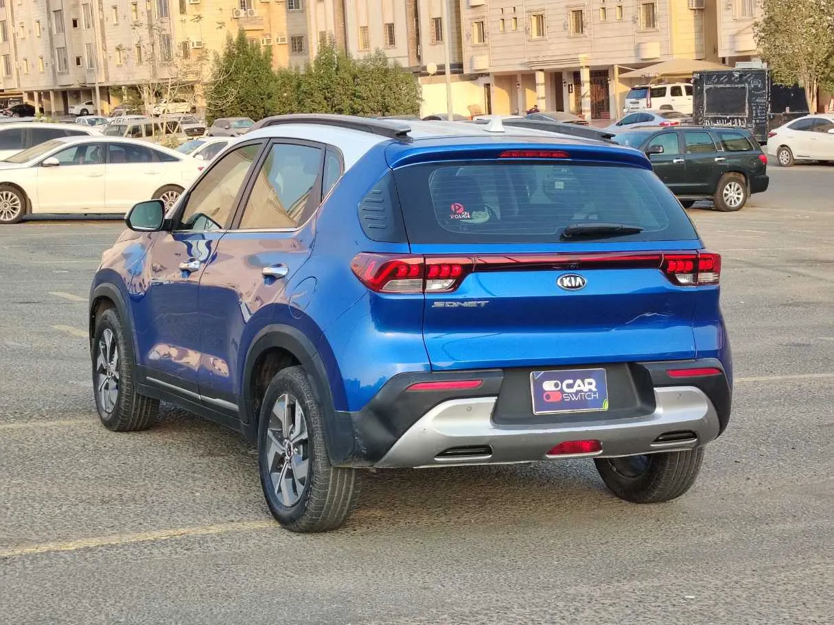 Car image 7