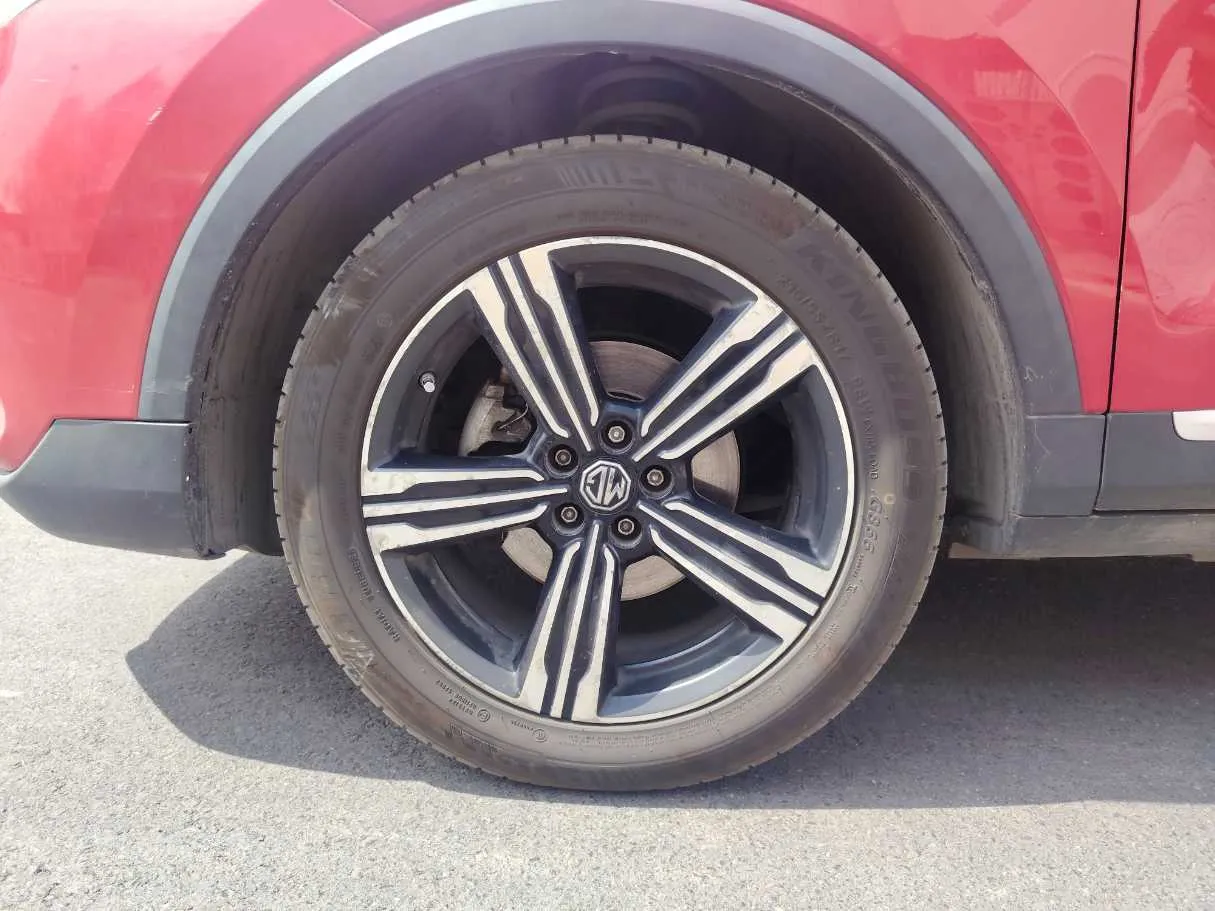 Car image 10