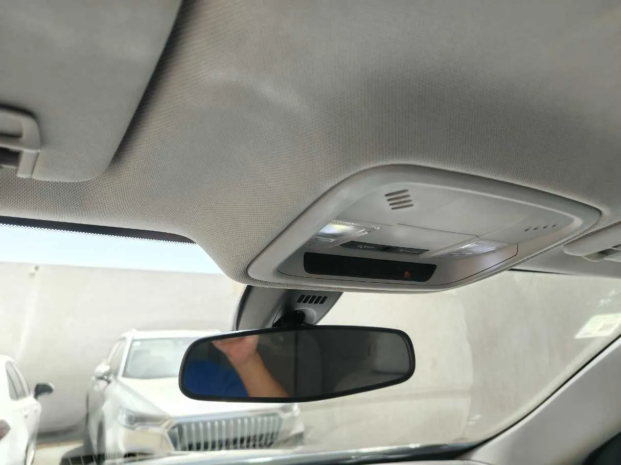 Car image 35