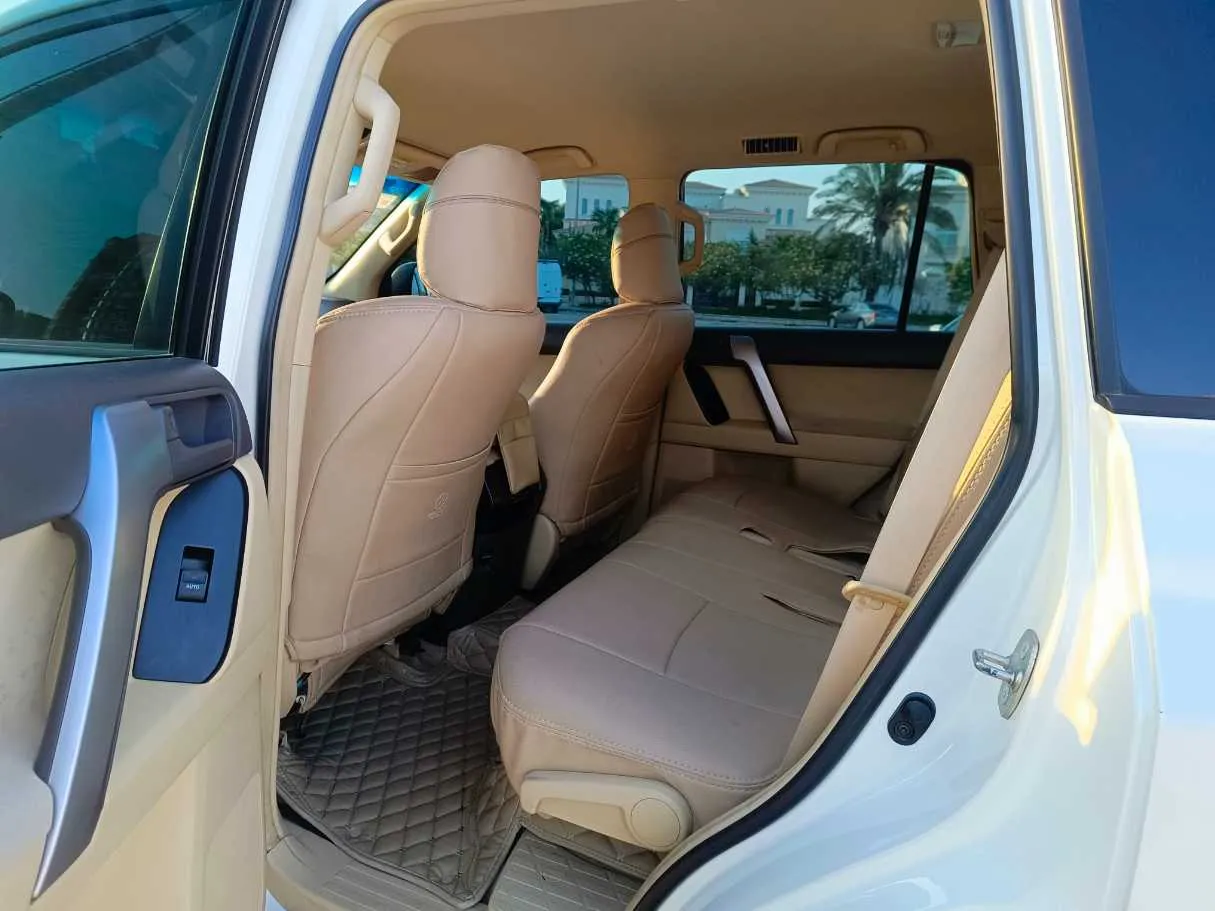 Car image 18