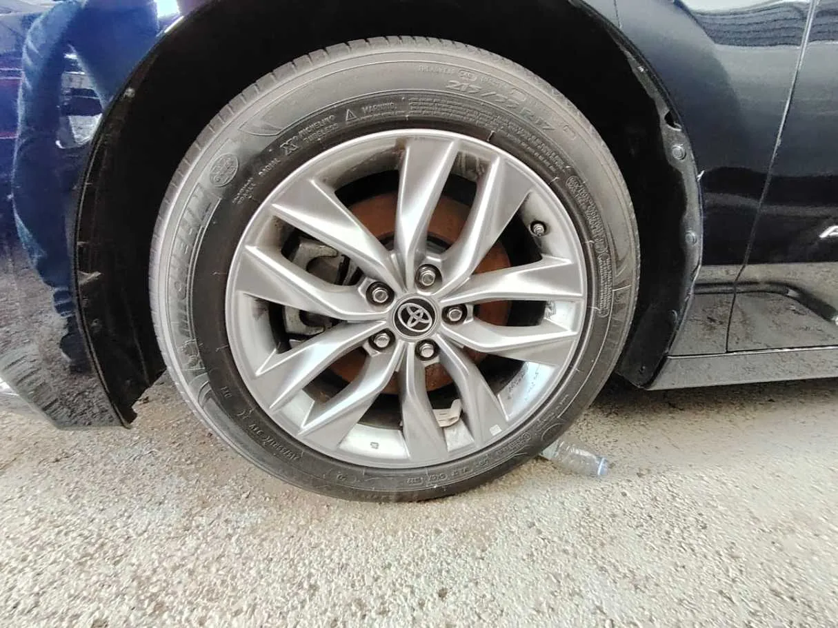 Car image 10