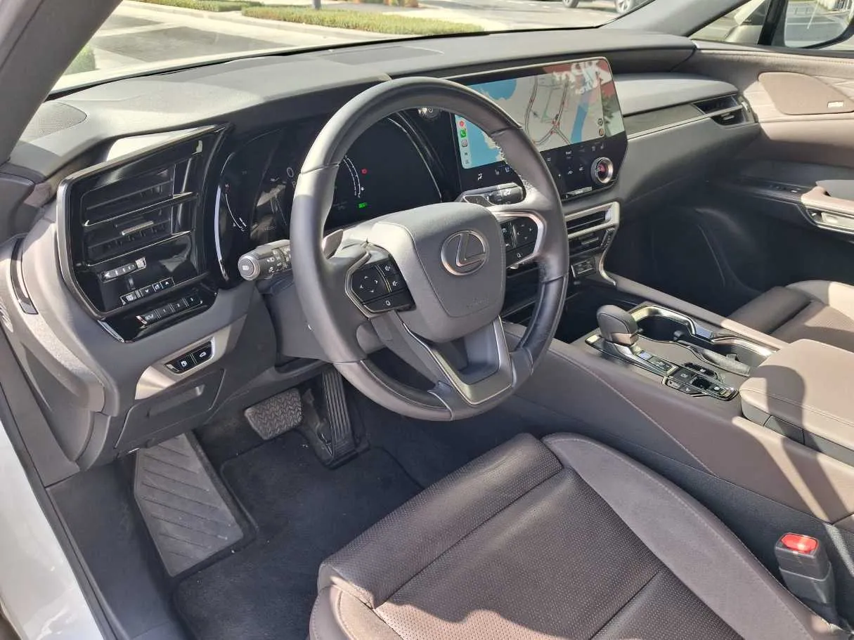 Car image 11