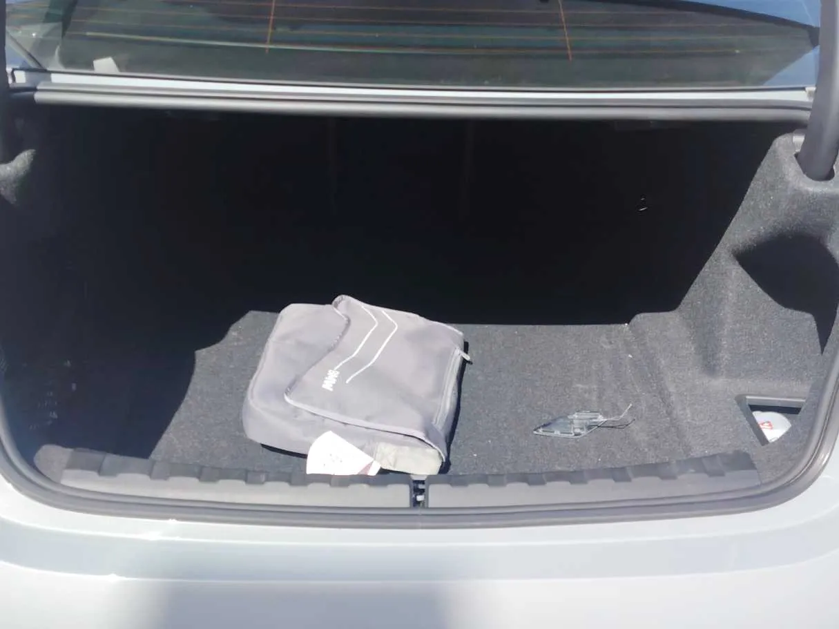 Car image 25