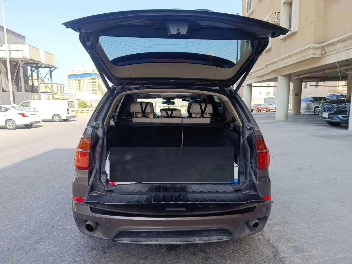 Car image 26