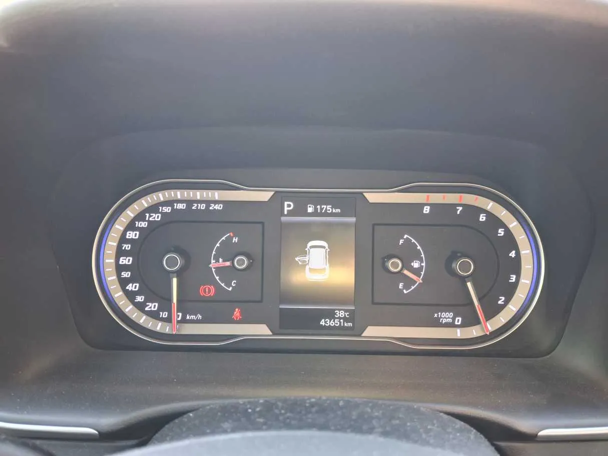 Car image 18