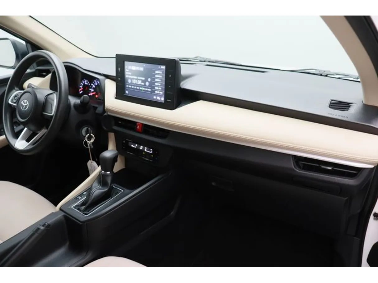 Car image 10