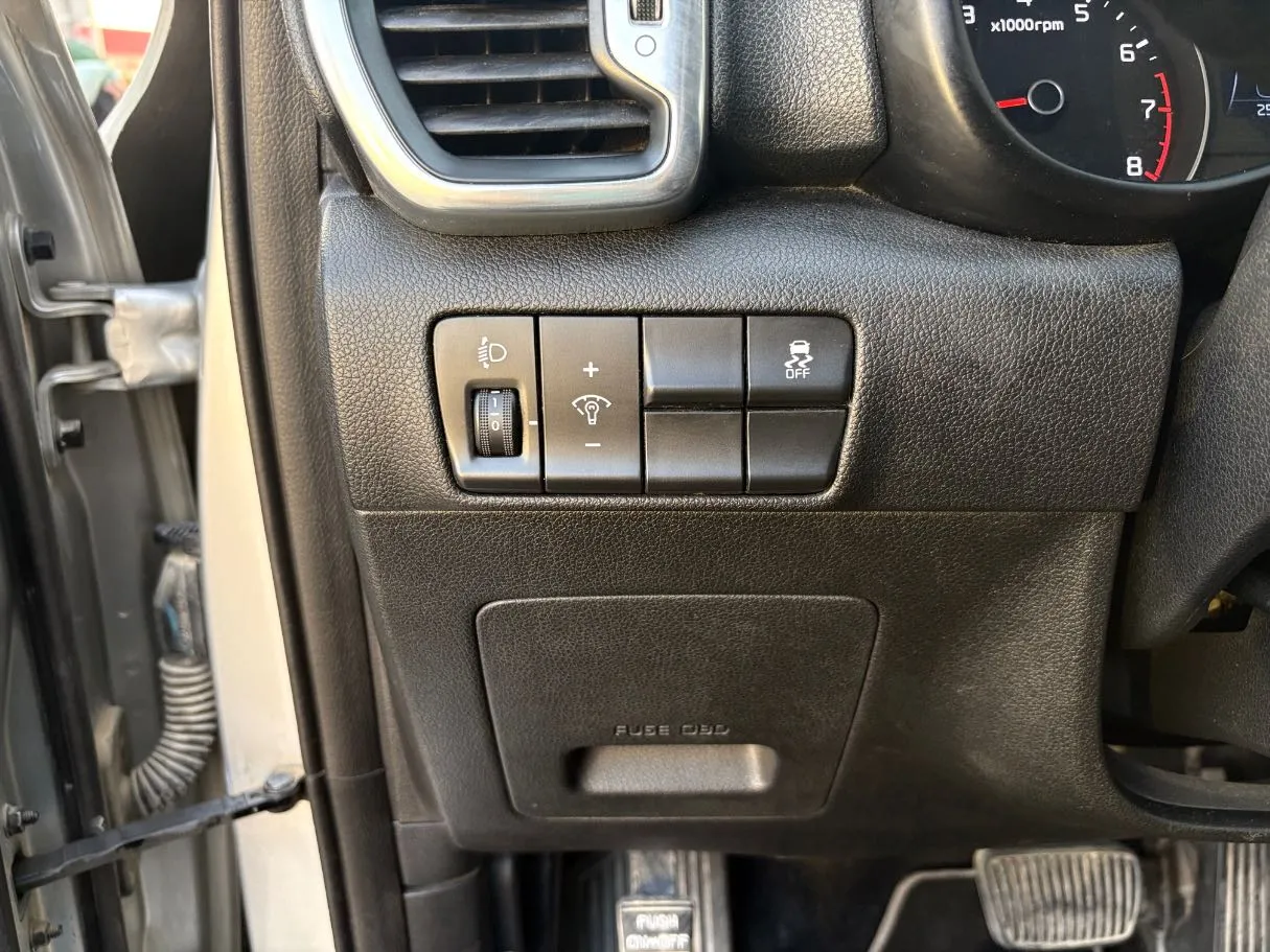 Car image 29