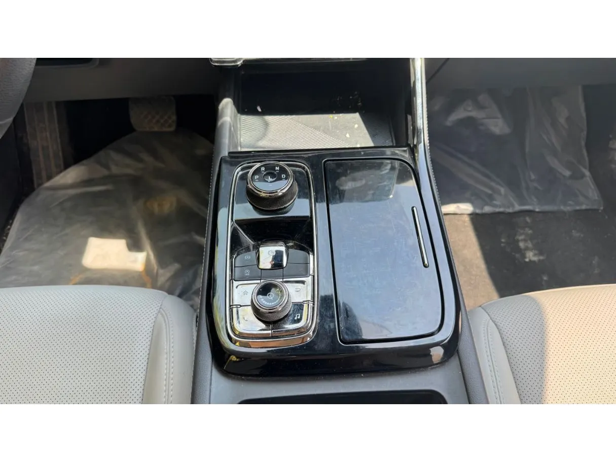 Car image 11