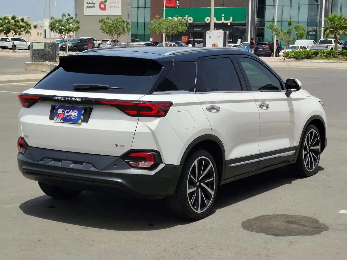 Car image 5