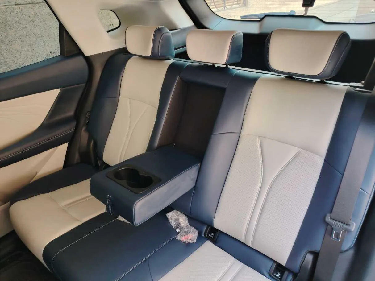 Car image 15
