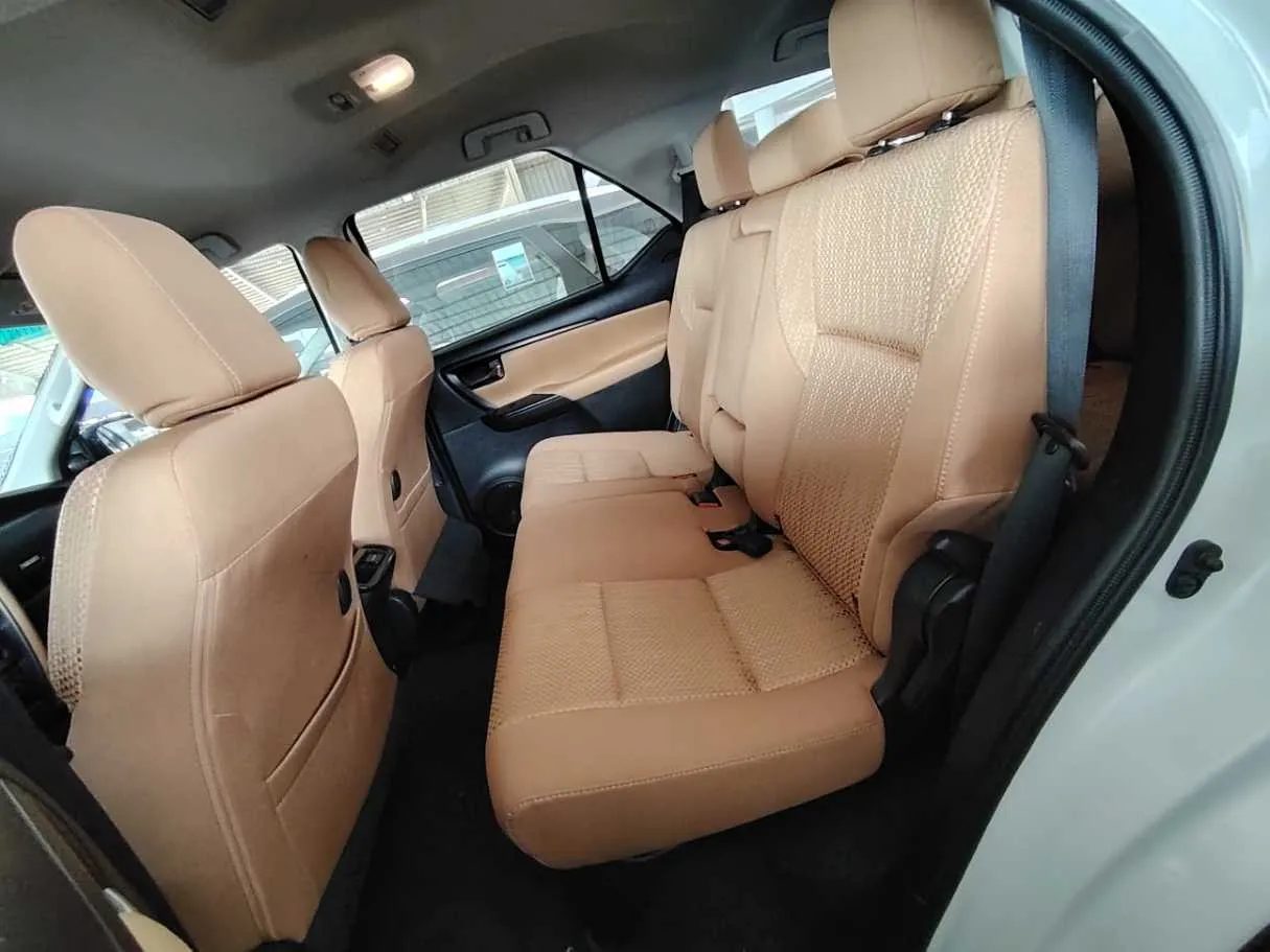 Car image 17