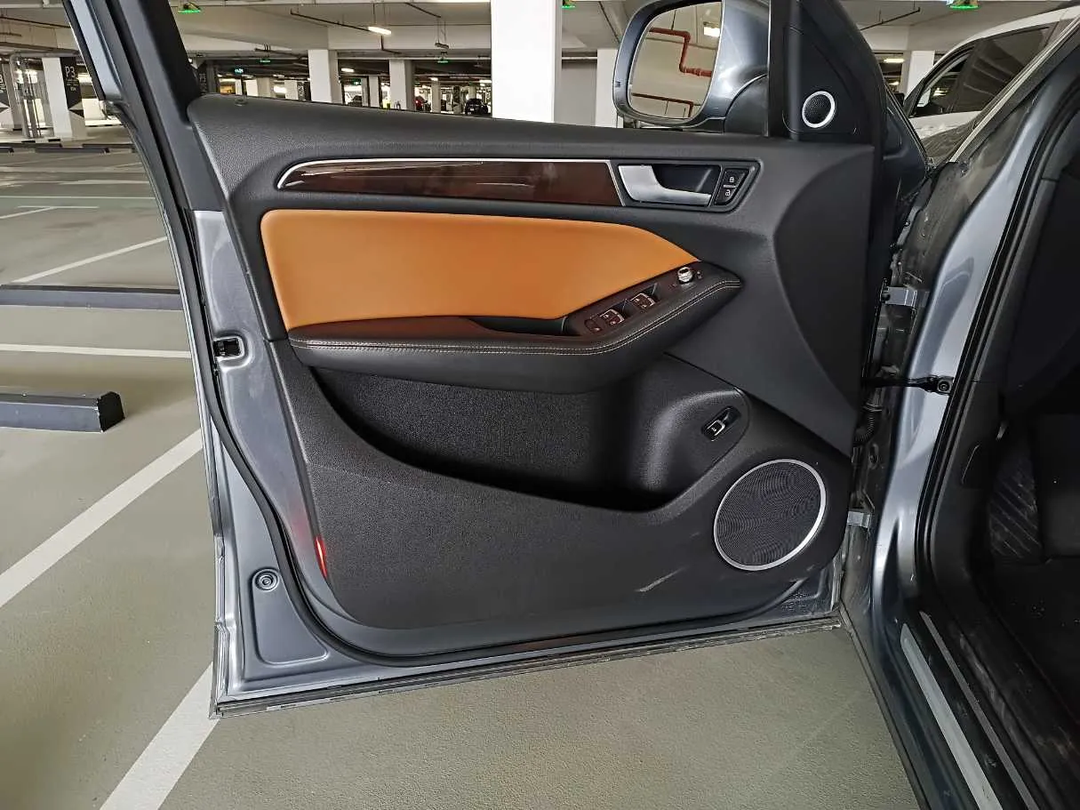 Car image 10