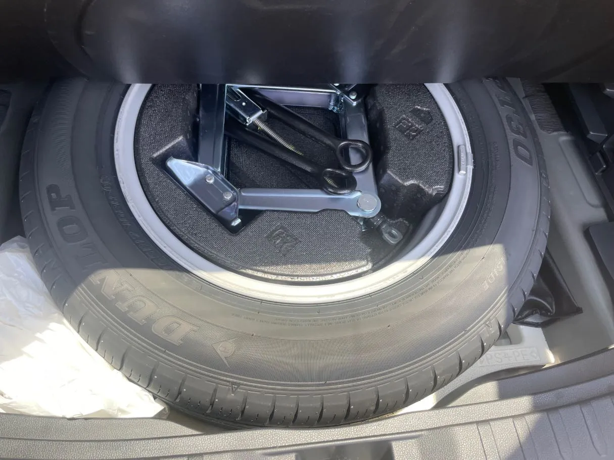 Car image 23