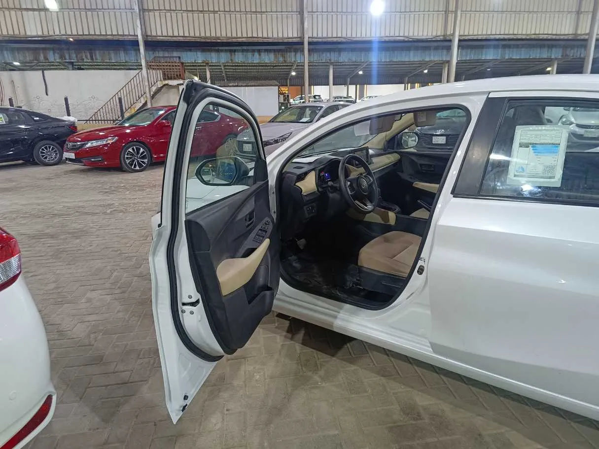 Car image 10