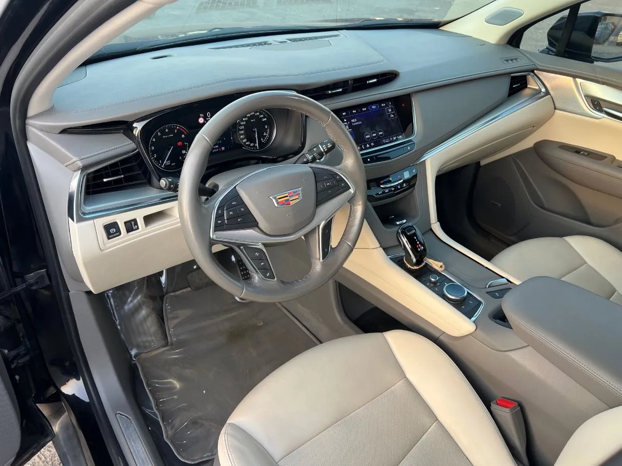 Car image 11
