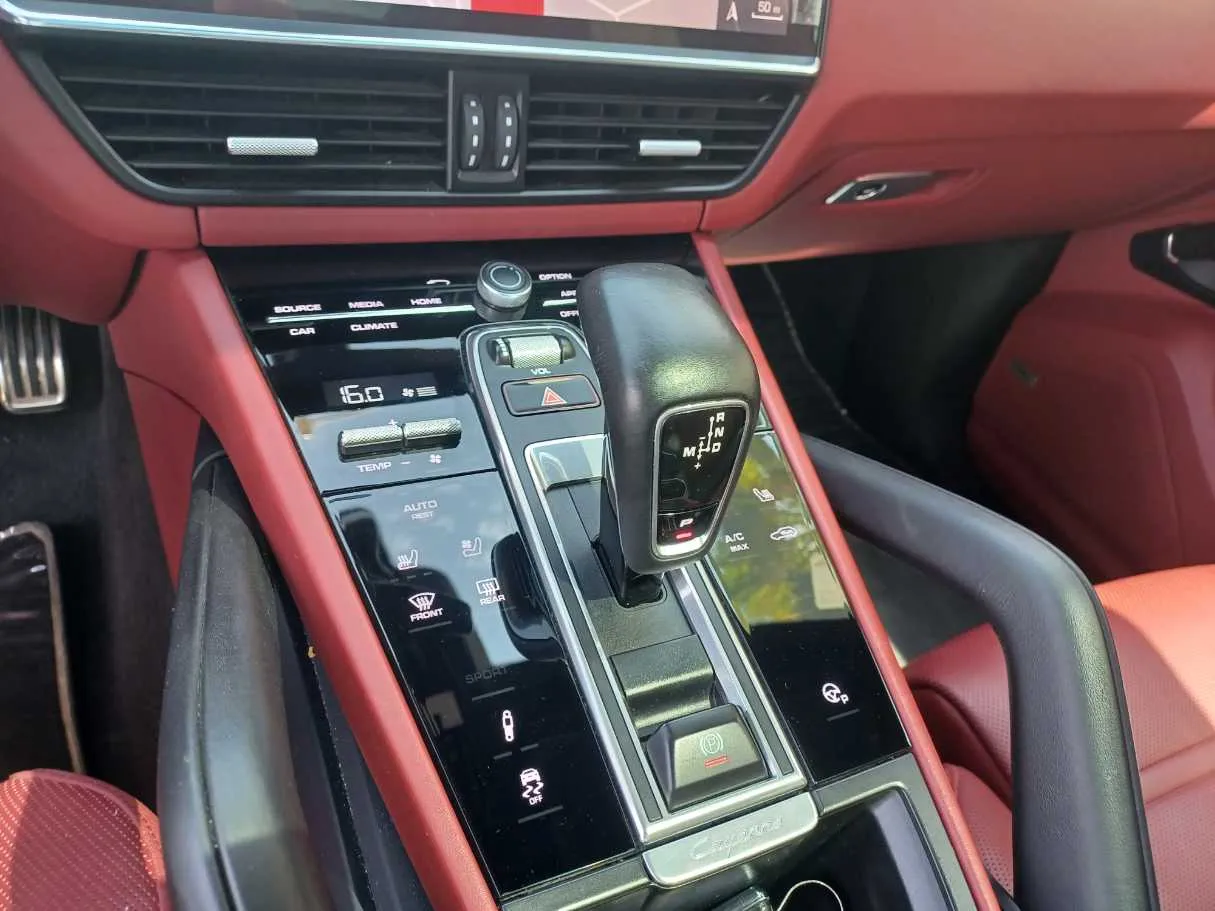 Car image 18
