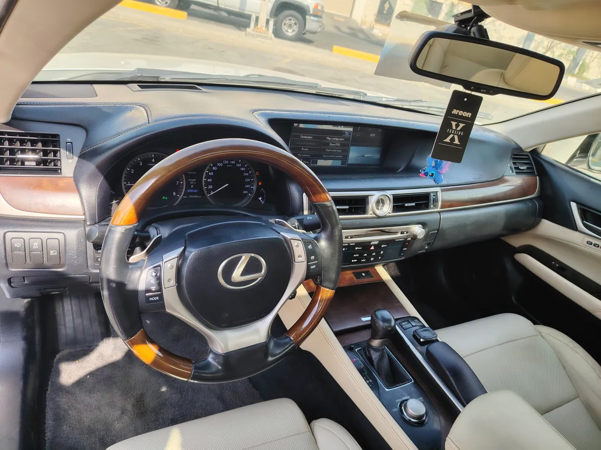 Car image 11