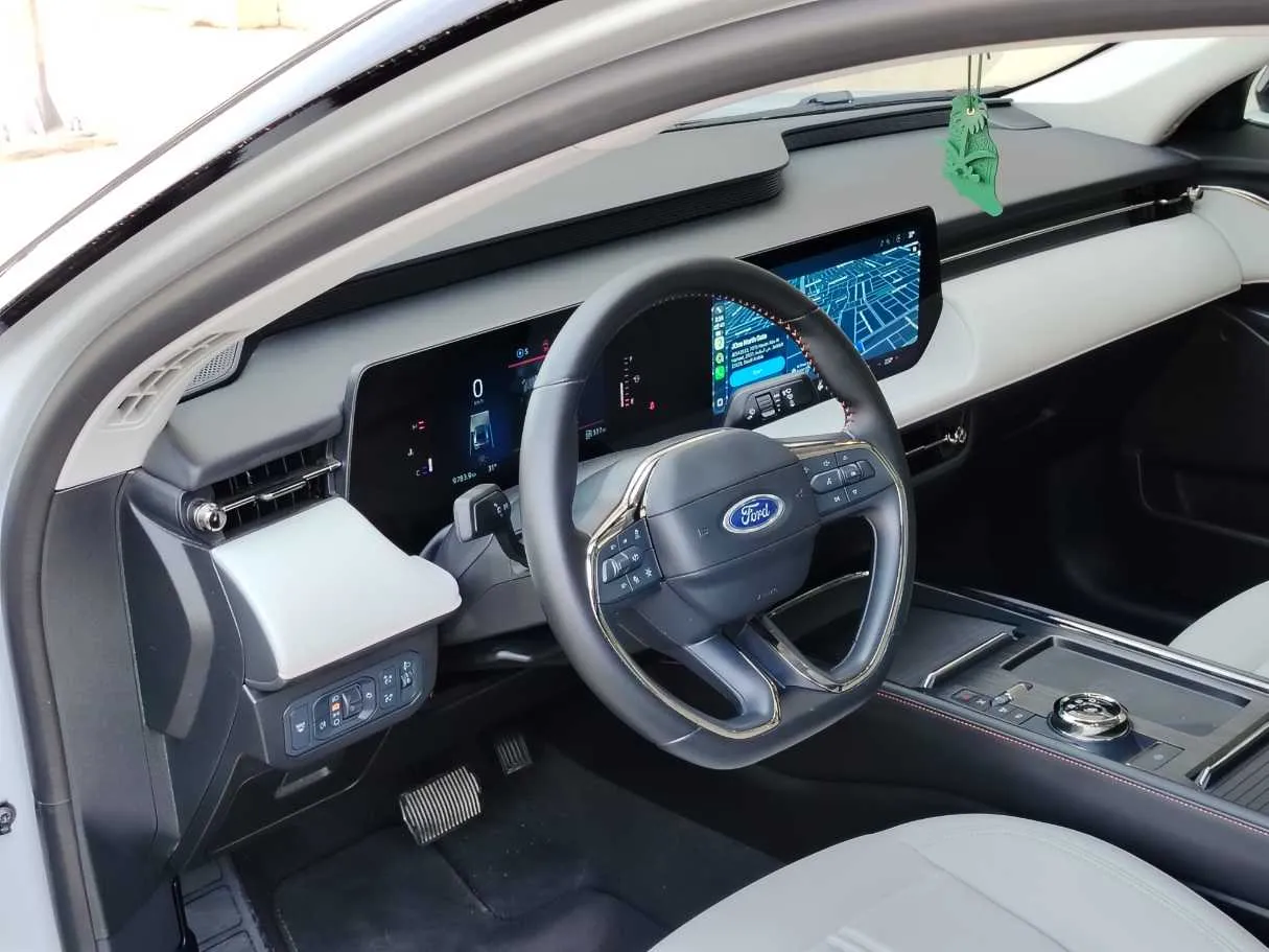 Car image 13