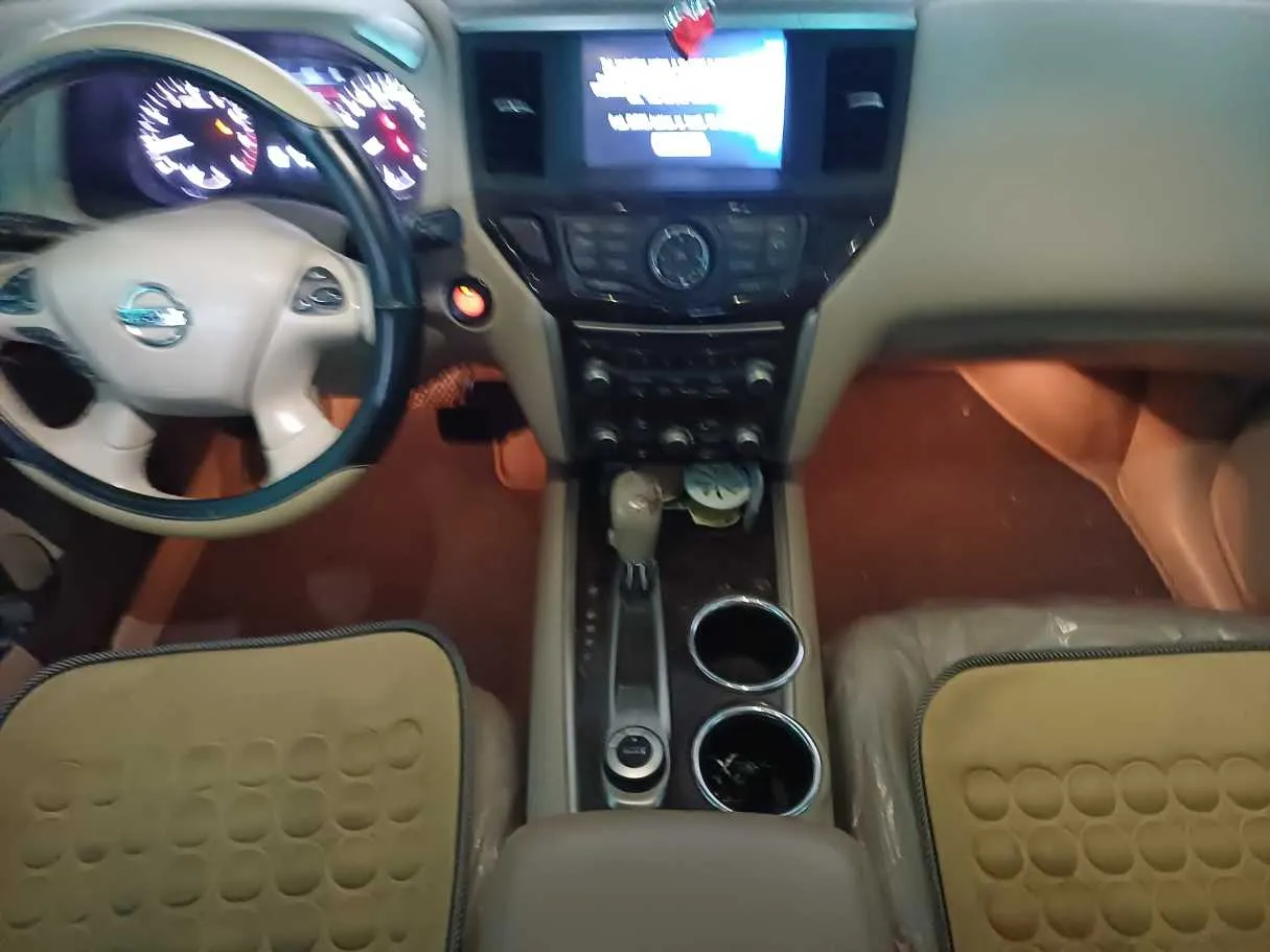Car image 15