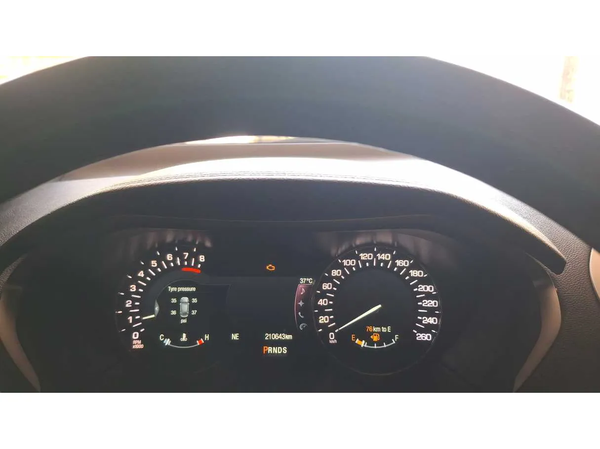 Car image 18