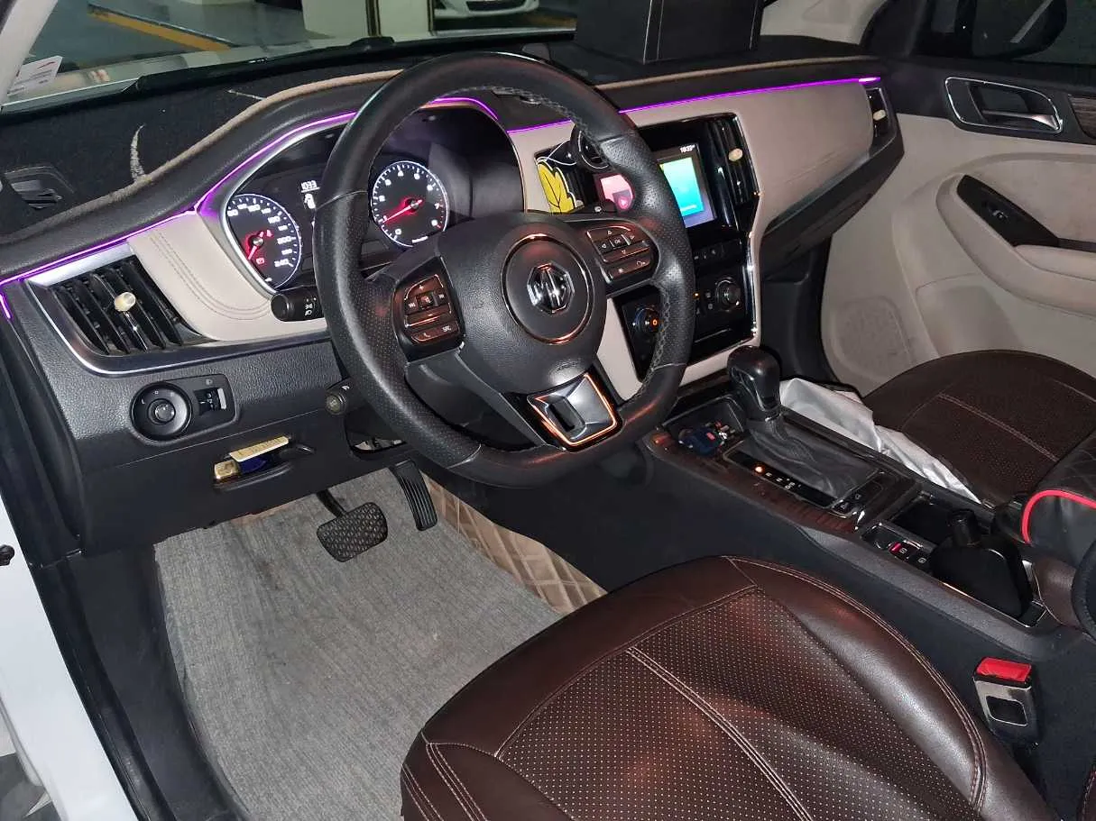 Car image 11