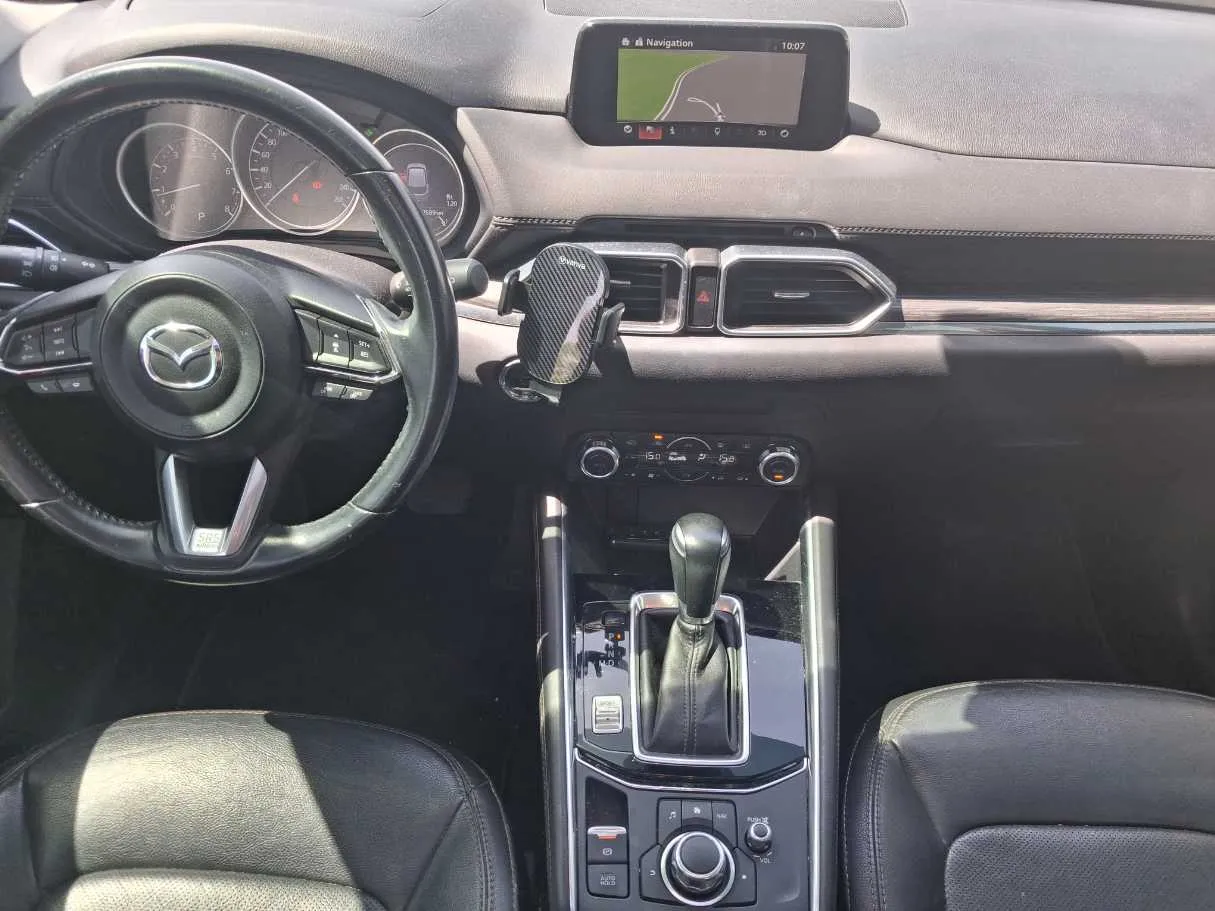 Car image 16