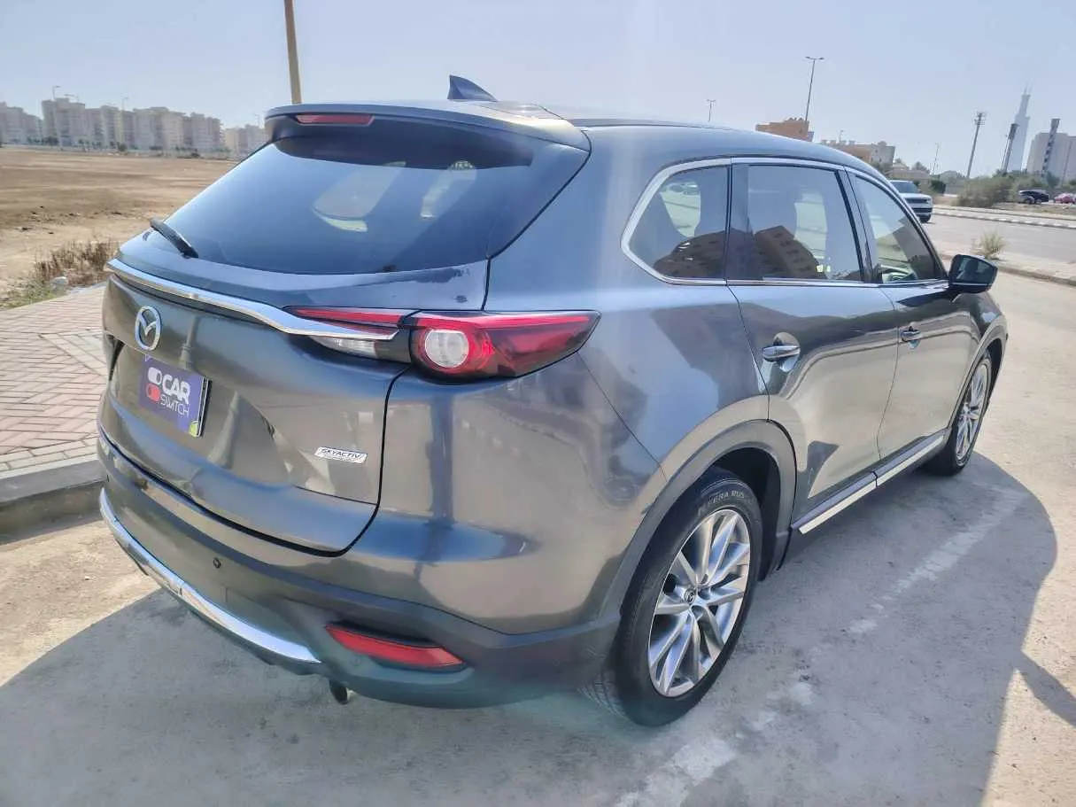 Car image 5